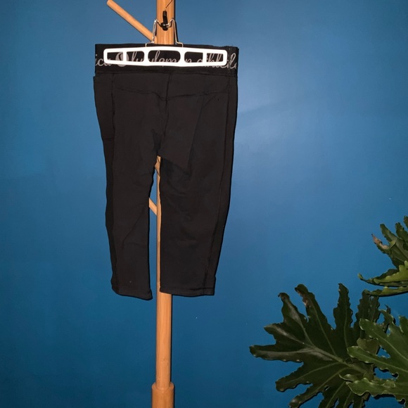 Lululemon inner essence crop leggings - Picture 3 of 8
